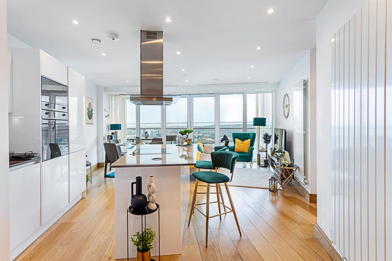The Panoramic Urban Oasis Apartment *