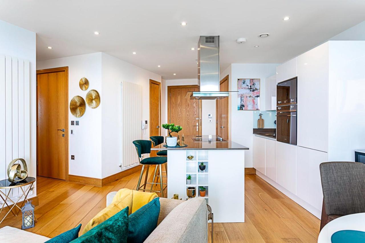 The Panoramic Urban Oasis Apartment